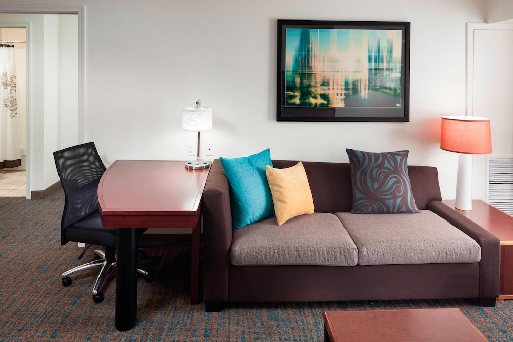 Suite, 2 Bedrooms (Mobility/Hearing Access, Roll-In Shwr) photo 1