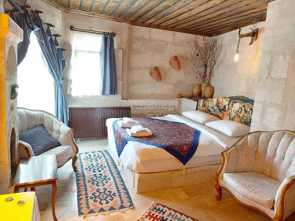 Deluxe Room - Photo 11