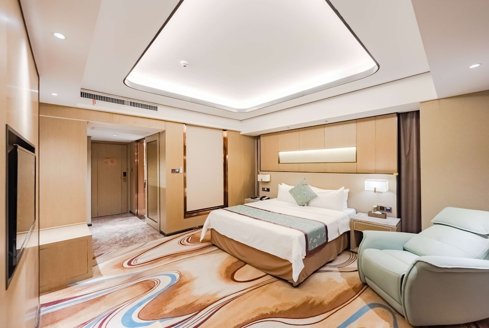 Deluxe Room, 1 King Bed, Non Smoking photo 2