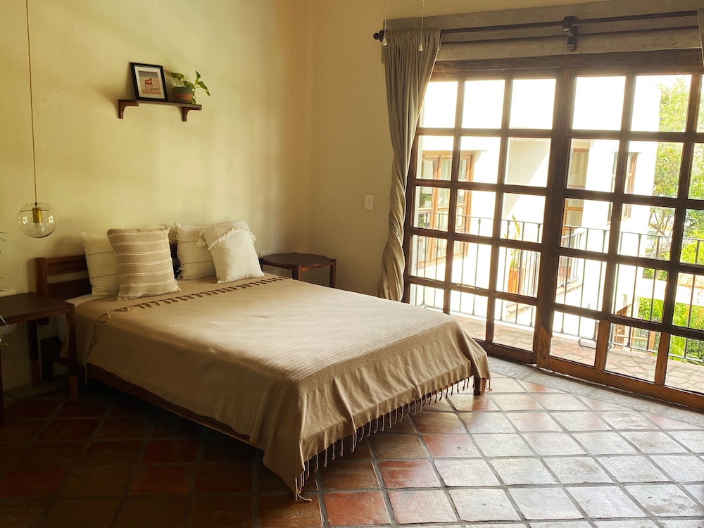 Deluxe Room - Photo 9