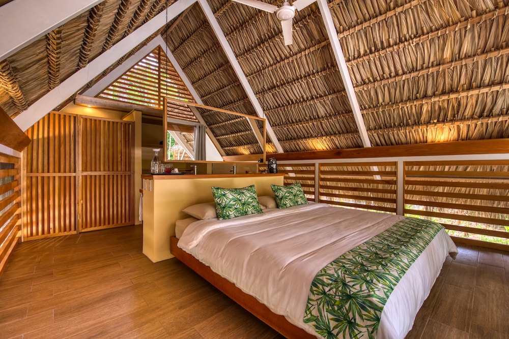 Design Bungalow, 1 King Bed, Pool View (Tippie)