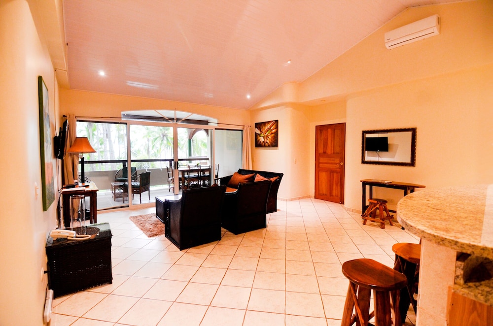 Beachfront Suite photo 3