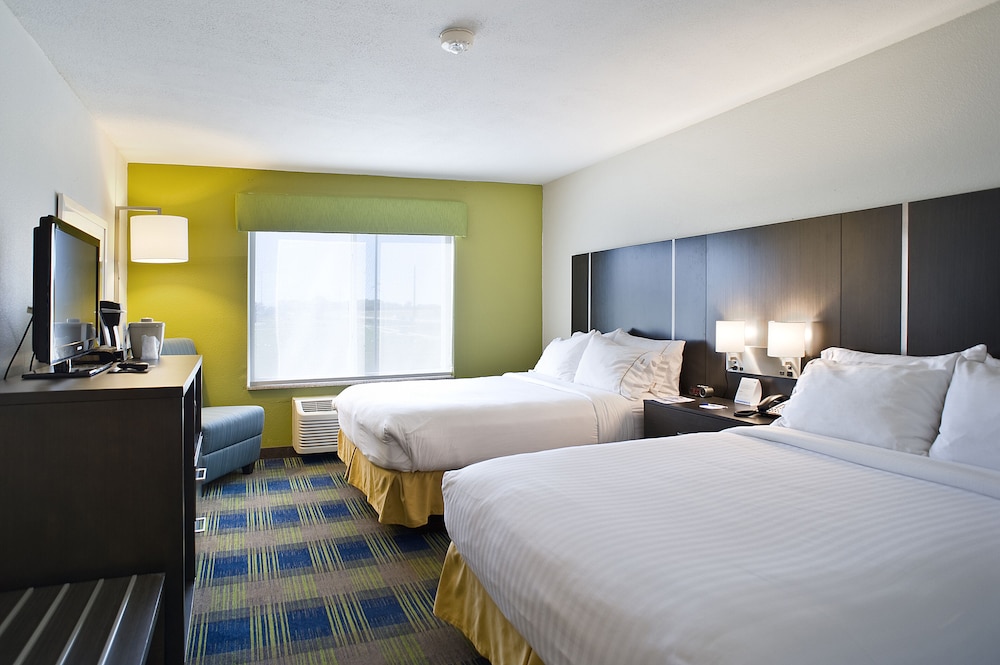 Standard Room, 2 Queen Beds - Photo 3