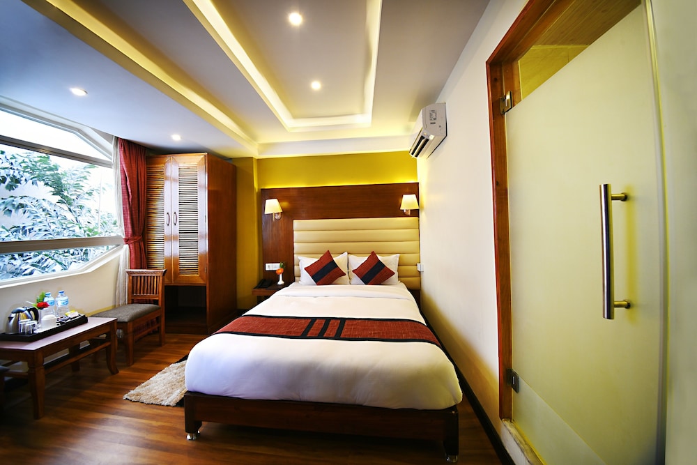 Deluxe Double Room, 1 Queen Bed (Complimentary Airport Pick-up)
