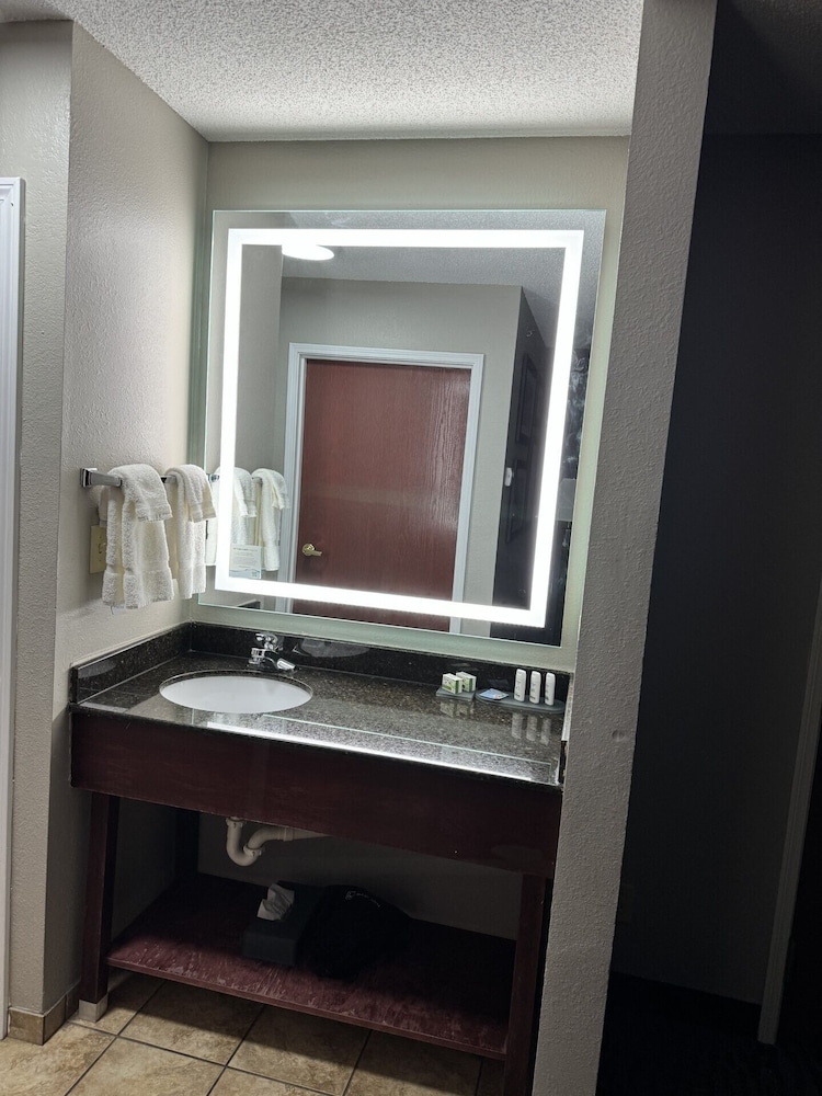 Deluxe Room, 2 Queen Beds, Non Smoking - Photo 2