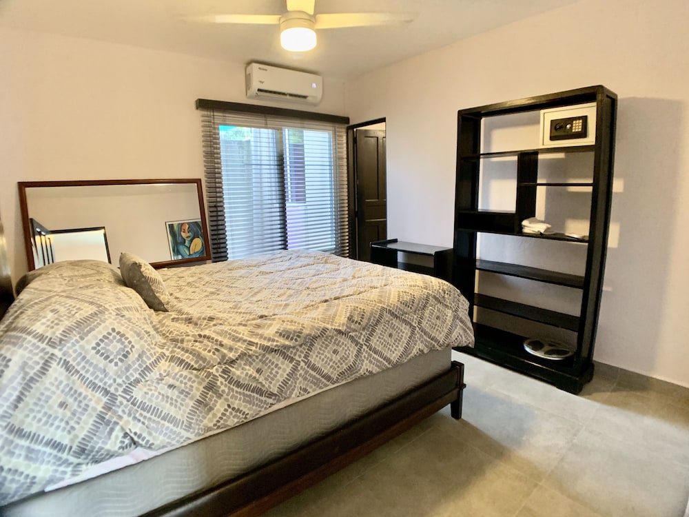 Condo, 5 Bedrooms