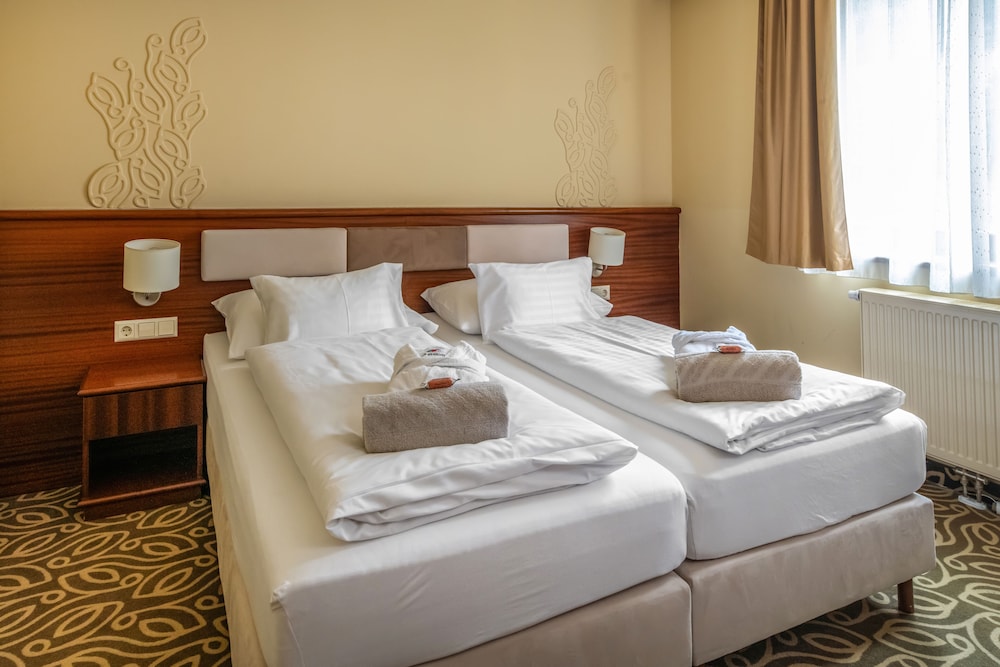 Standard Double or Twin Room photo 1