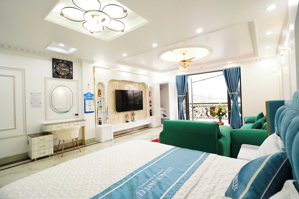 Suite, City View