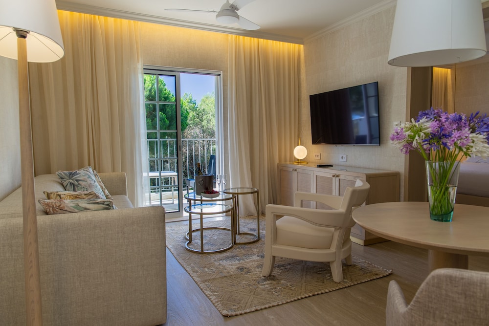 Premium Suite, Garden View - Photo 6