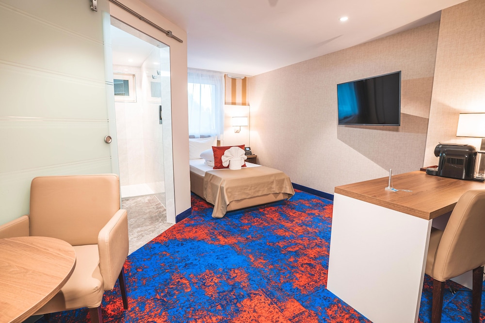 Single Room, Patio