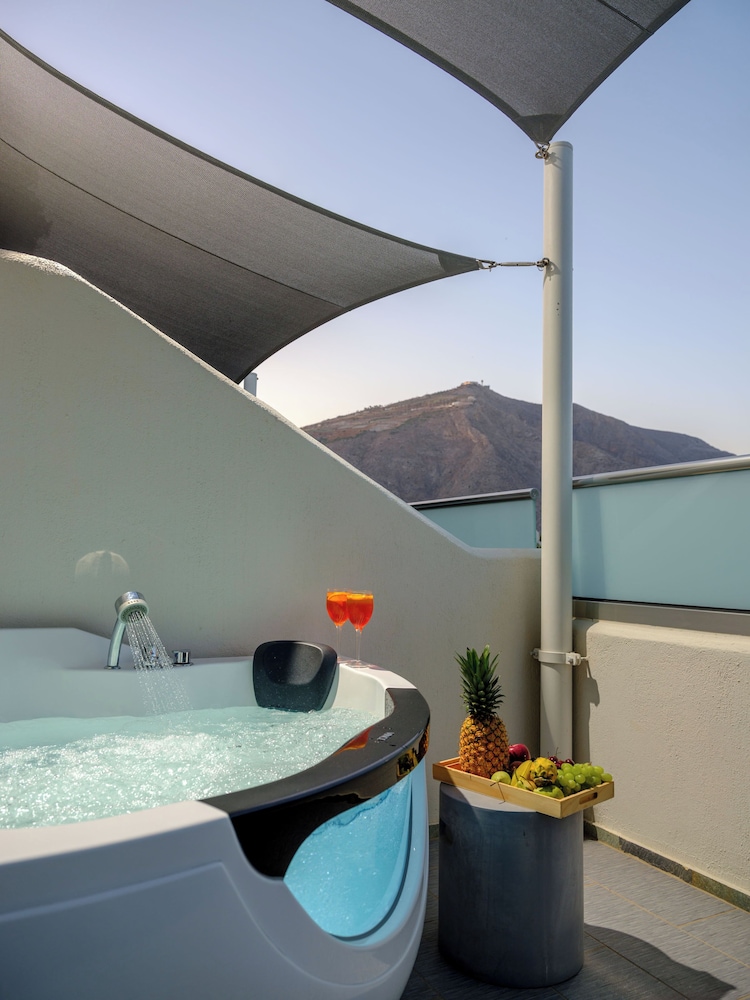 Superior Suite, Hot Tub - Photo 7