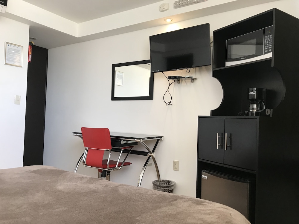 Standard Room, 1 Queen Bed, Refrigerator & Microwave photo 3