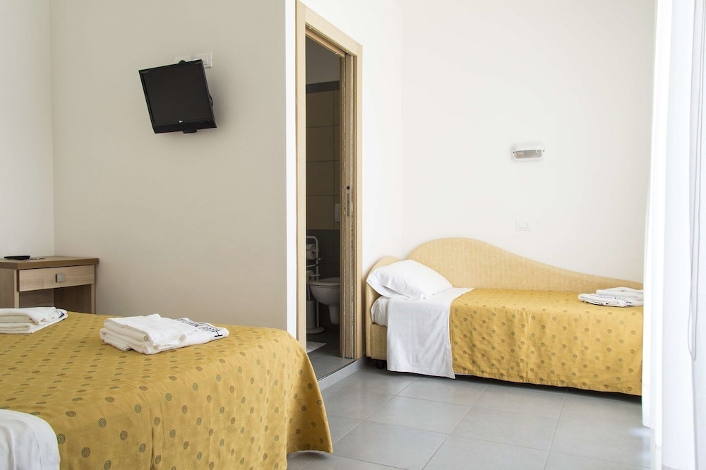 Superior Triple Room photo 2