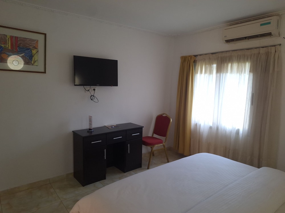 Economy Room, Pool View photo 1