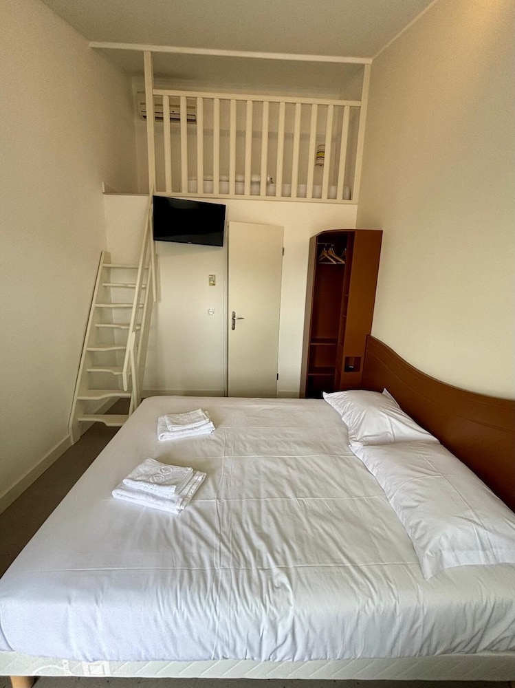 Classic Triple Room photo 1