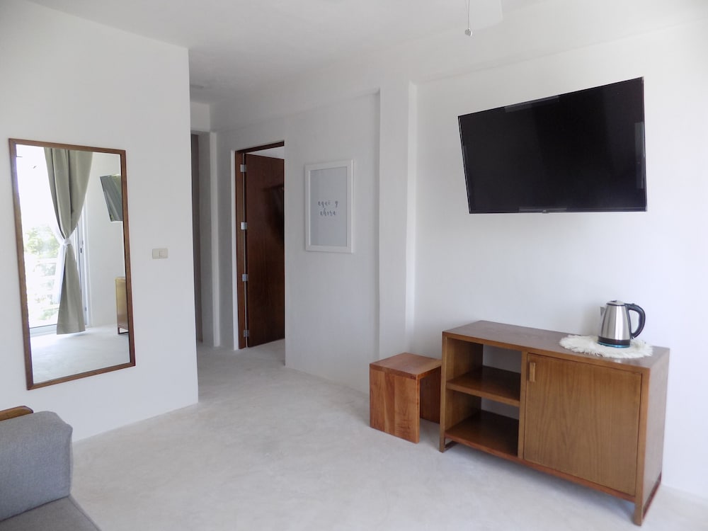 Junior Room - Photo 1
