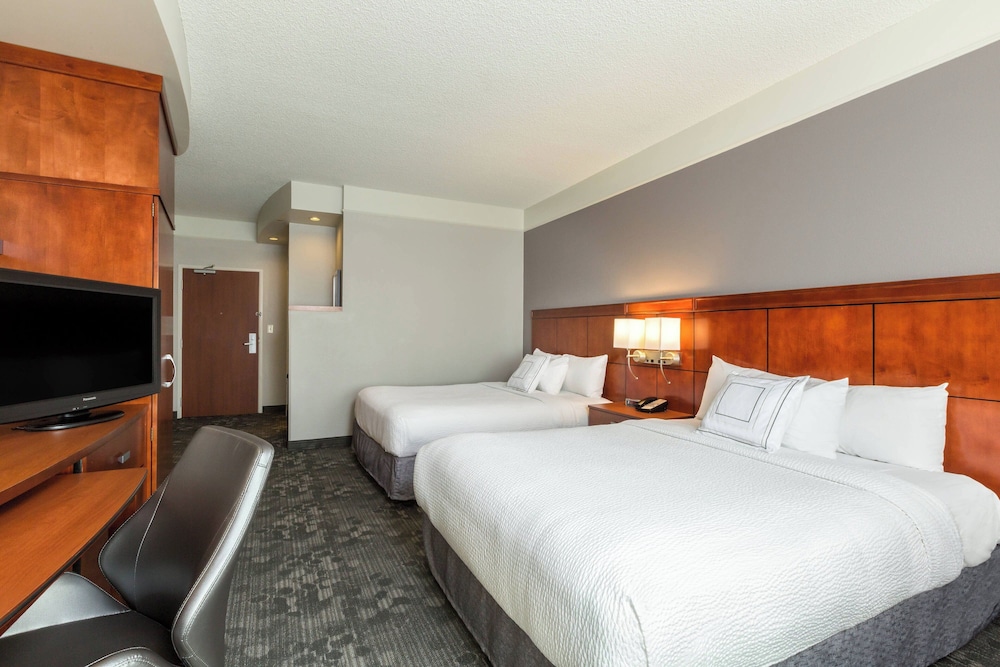 Room, 2 Queen Beds (Mobility Accessible, Roll-In Shower) at Courtyard by Marriott Houston Galleria in Houston