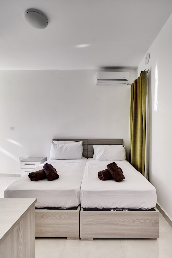Apartment, Balcony