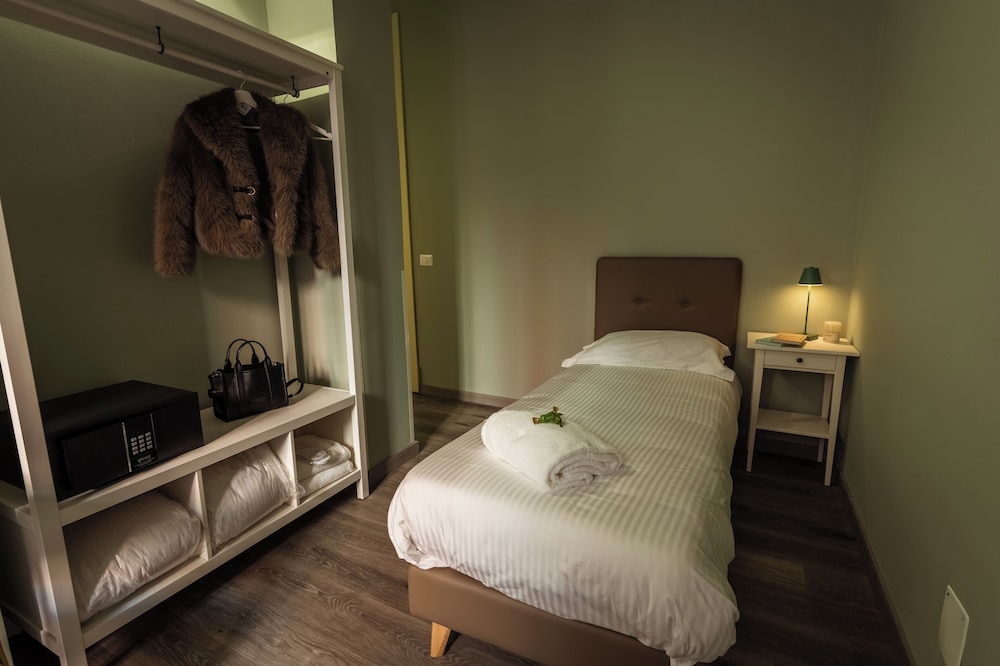 Economy Room, 2 Twin Beds, Courtyard View photo 3