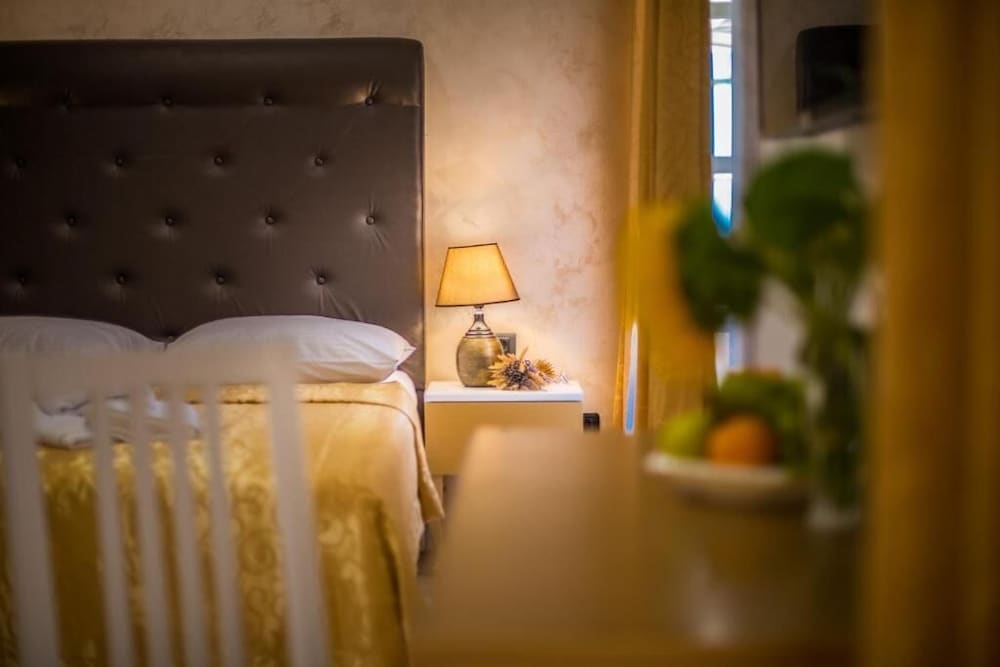 Deluxe Double or Twin Room - Photo 8