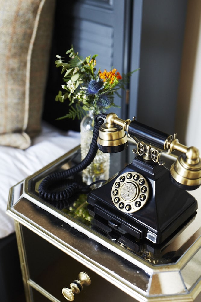 The Roseate Suite (located at 4 West Coates)