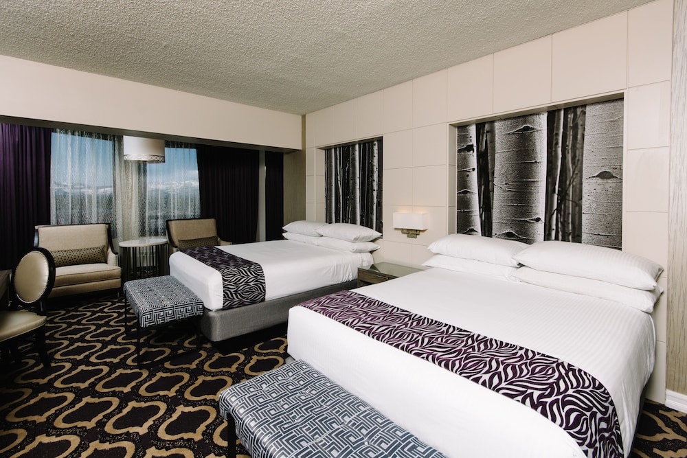Premium Room, 2 Queen Beds, Non Smoking - Photo 2