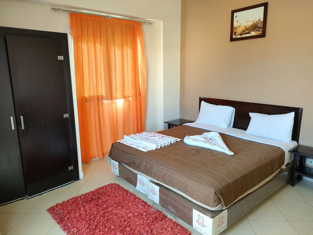three bedroom apartment ( garden view ) photo 1