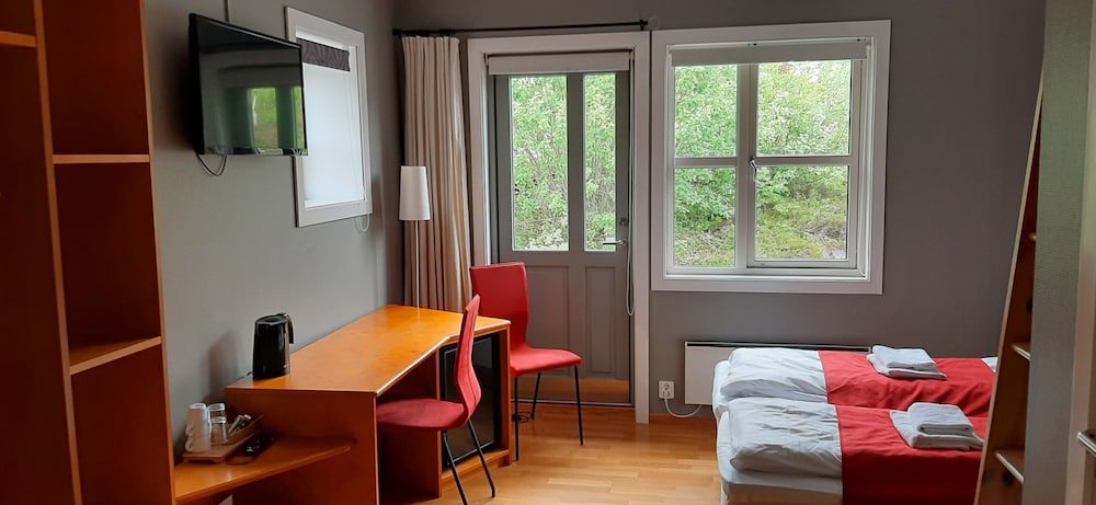 Basic Quadruple Room photo 2