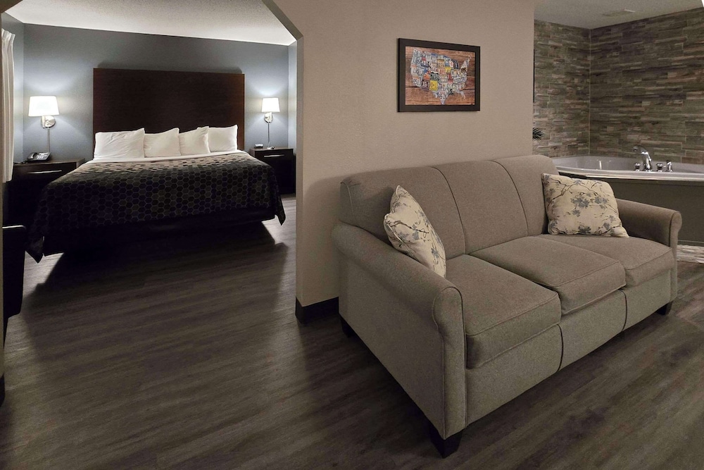 Honeymoon Suite, 1 King Bed with Sofa bed, Non Smoking photo 1