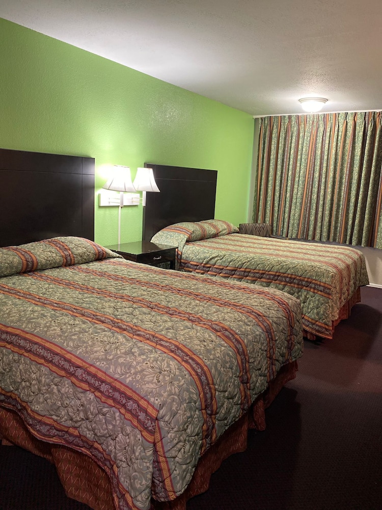 Standard Single Room, 1 King Bed, Smoking photo 1