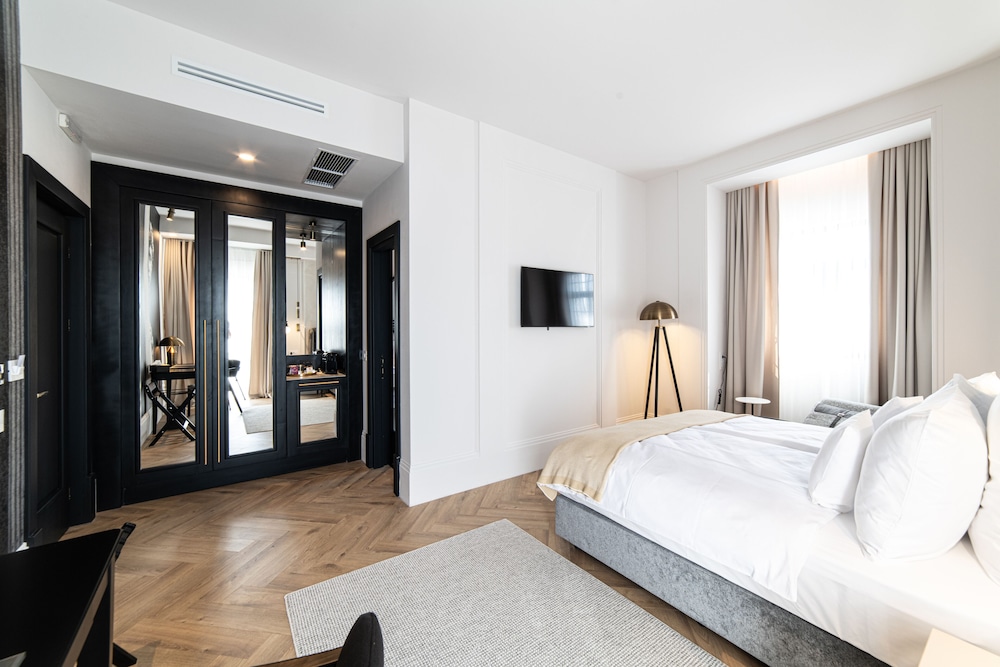 Single Room, 1 Queen Bed photo 3