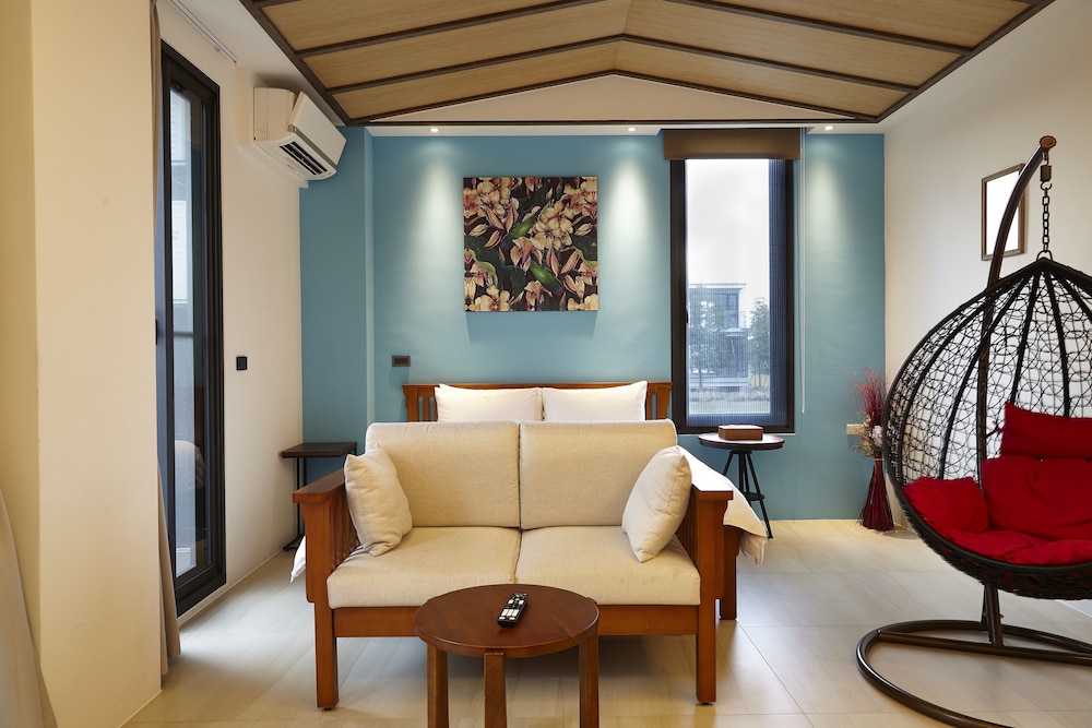 Double Room, 1 Queen Bed, Courtyard View photo 3