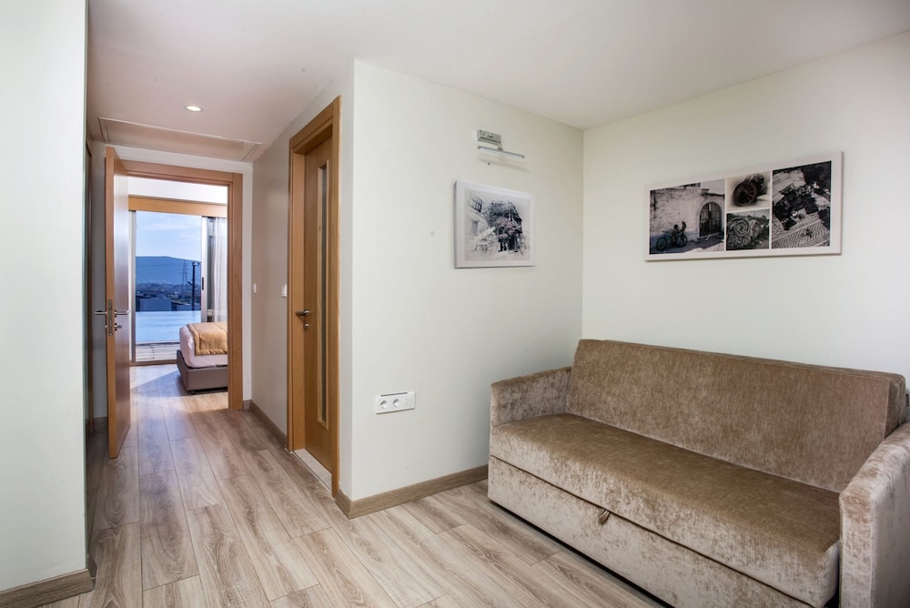 Family Room photo 1