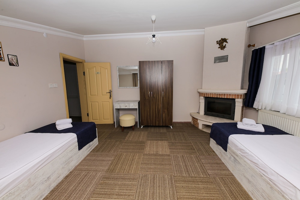 Grand Studio Suite, Multiple Beds, Smoking, Sea View photo 3