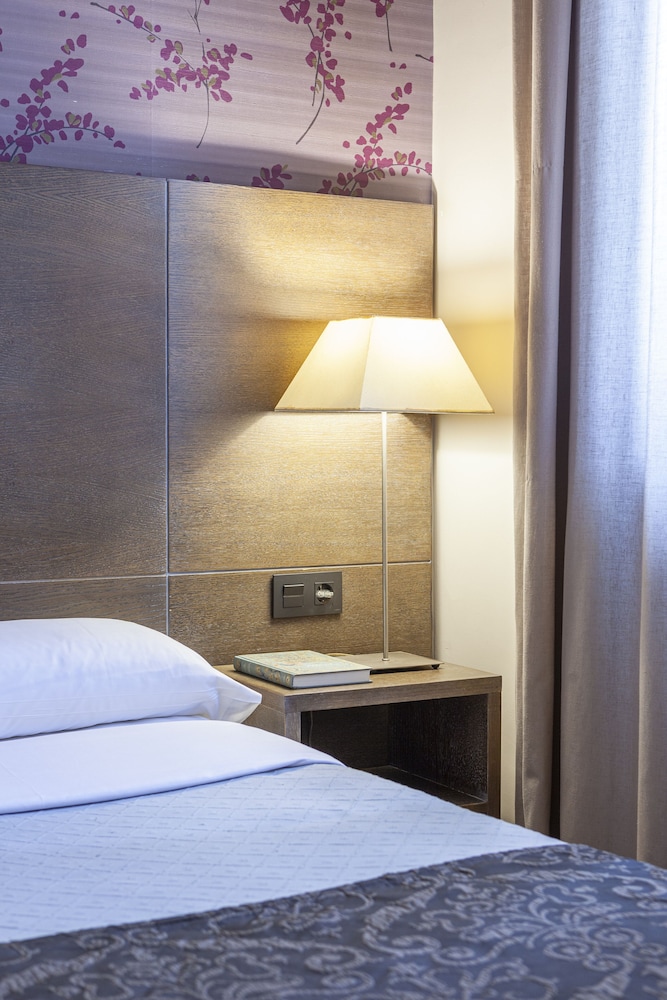 Twin Room - Photo 6