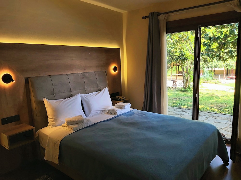 Room, Connecting Rooms