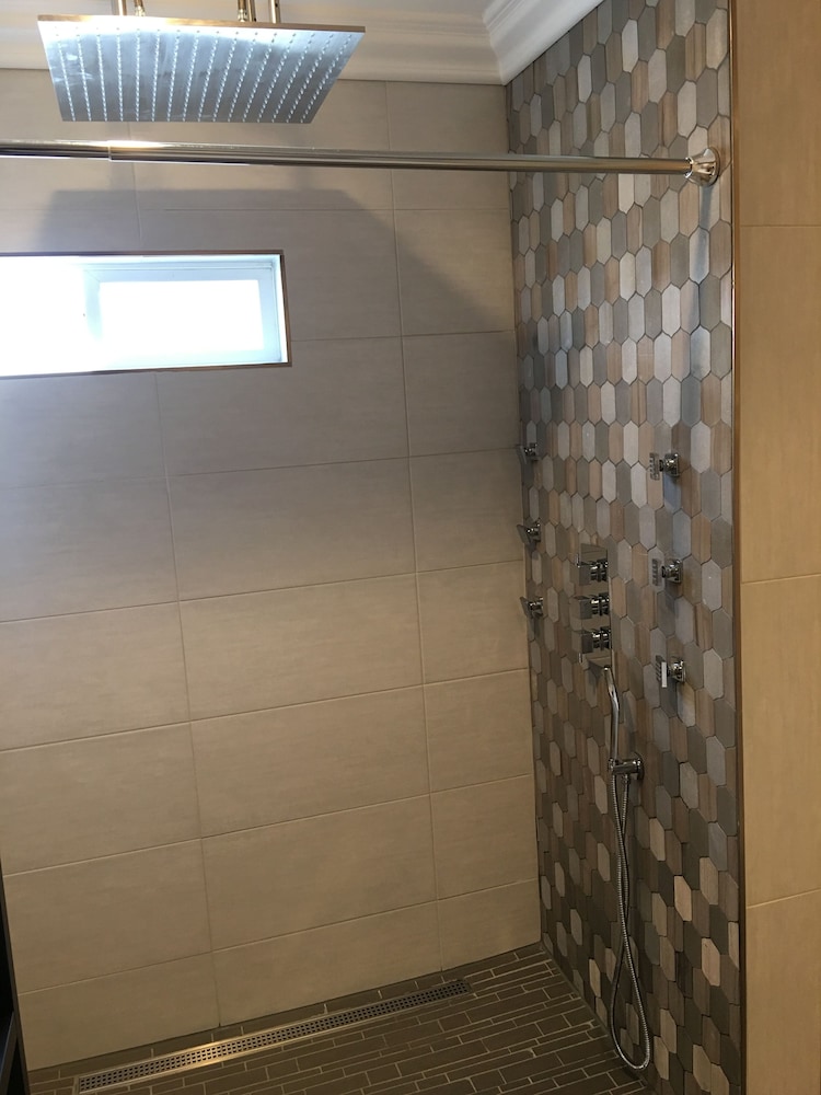 Suite, 1 King Bed, Jetted Tub photo 2