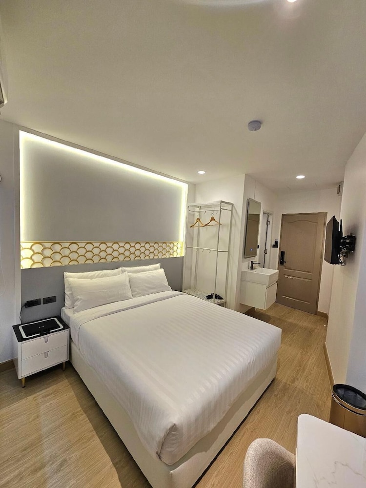 Standard Double Room, No Windows photo 1