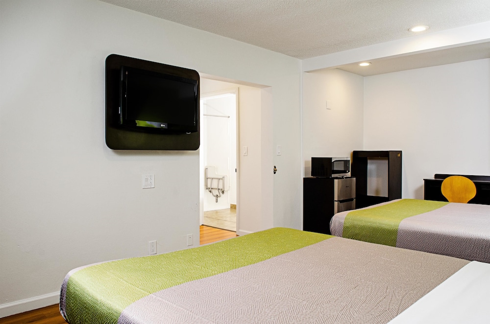 Standard Room, 2 Double Beds, Non Smoking photo 2