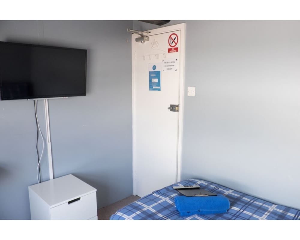Single Room, Shared Bathroom photo 2