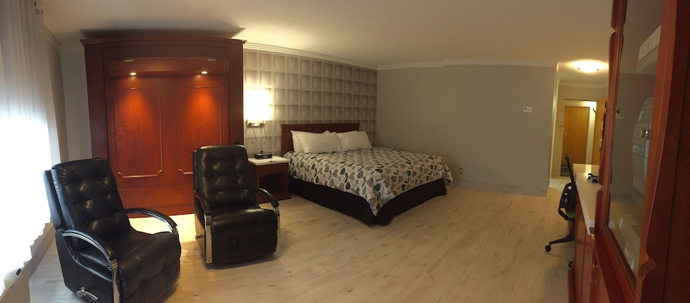 Comfort Room, 1 King and 1 murphy bed photo 3