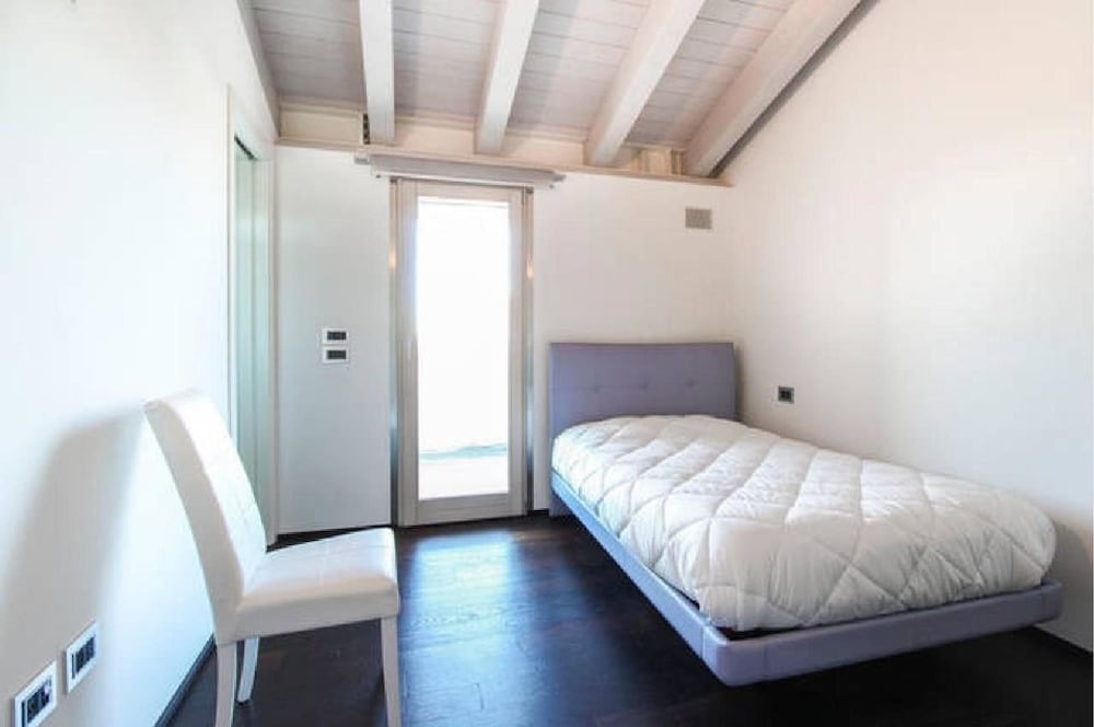 Single Room, Terrace, Mountain View photo 1
