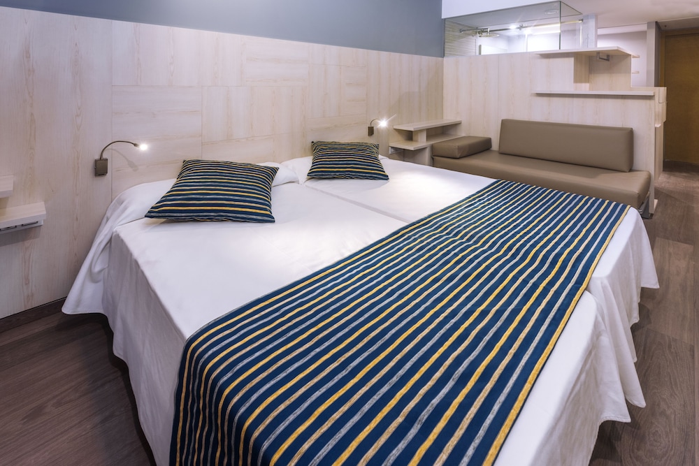 Habitación Doble, Balcón (2 Adultos + 1 Niño)