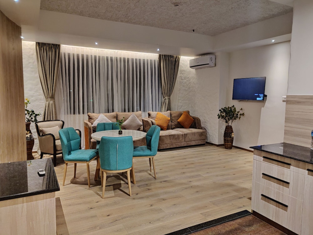 Executive Room - Photo 16