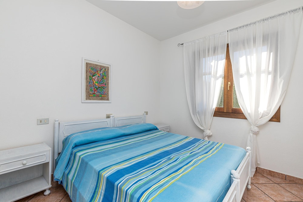 Family House, Multiple Bedrooms, 2 Bathrooms (Piazzetta Villa La Vigna 30m From The) photo 3