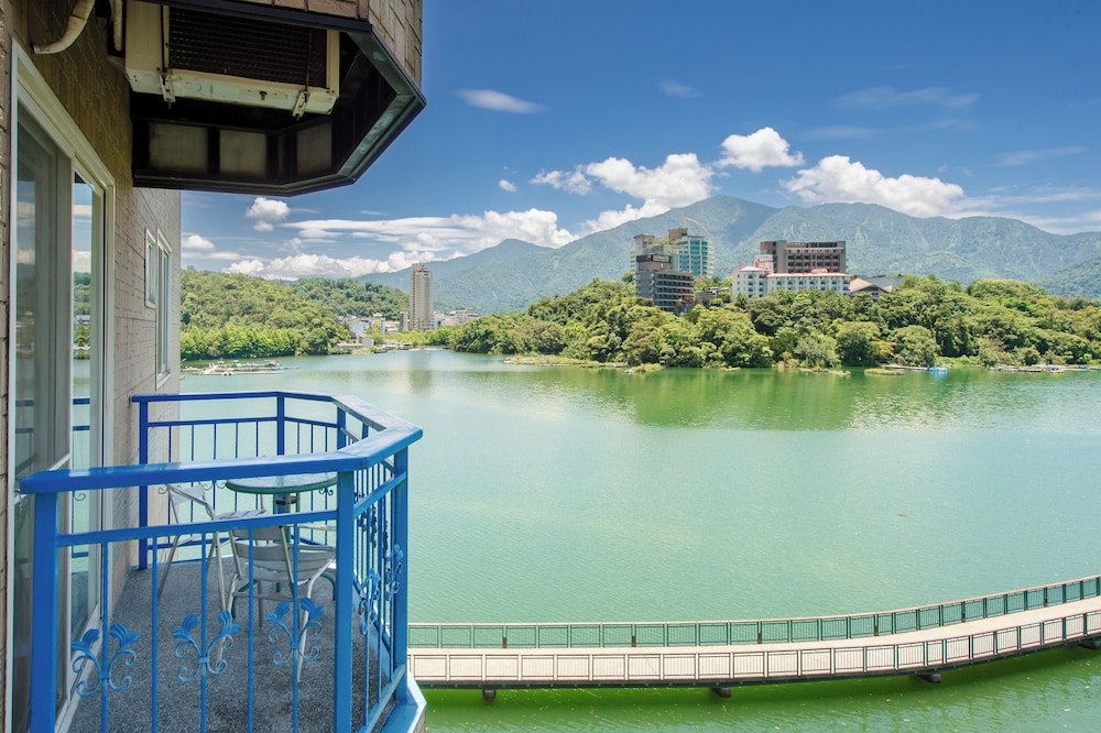 Double Room with Lake View - Photo 5