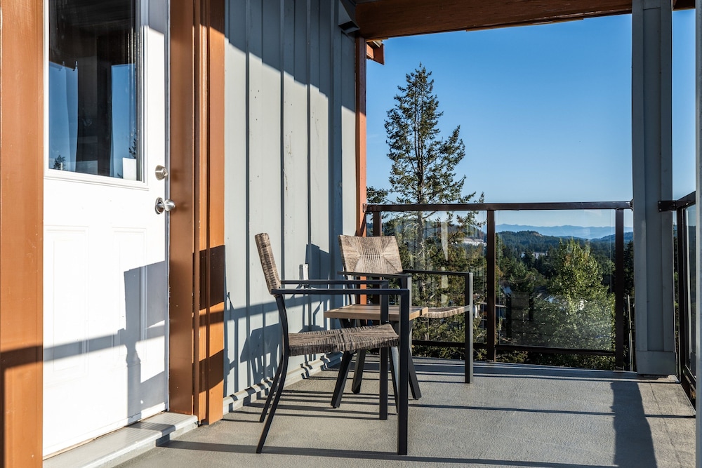 Suite, 1 Bedroom, Balcony, Corner - Photo 4