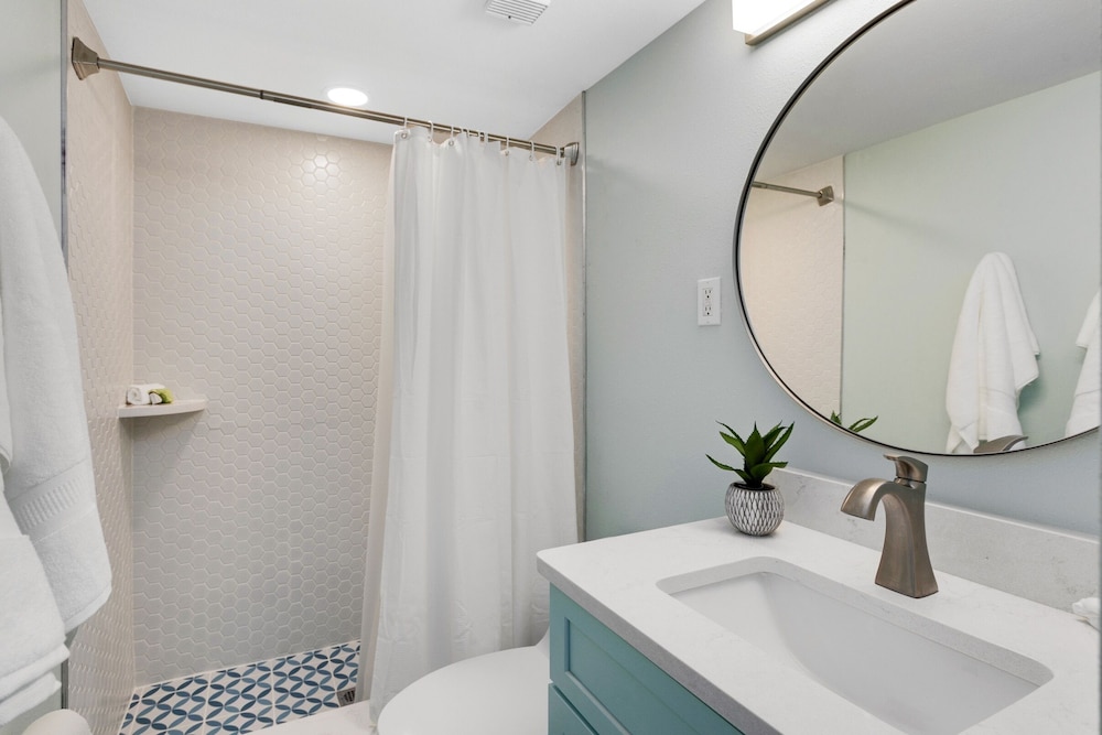 Condo, 3 Bedrooms, Ocean View photo 2