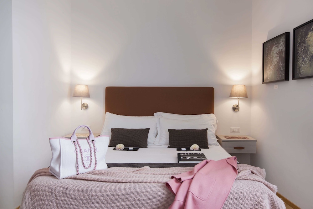 Classic Double Room, 1 Queen Bed photo 2