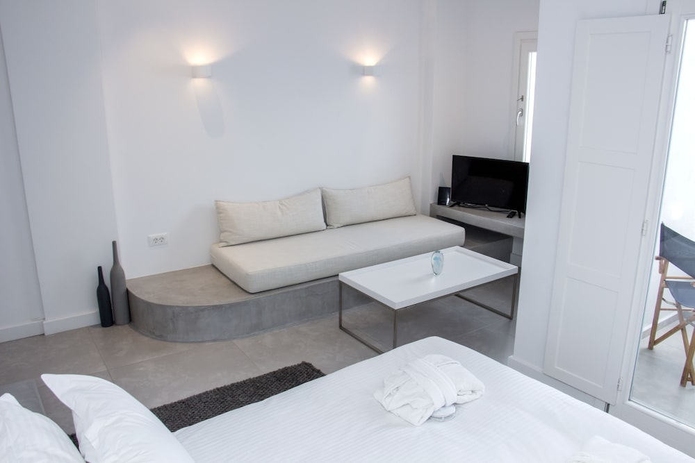 Superior Suite, 1 Queen Bed, Balcony, Sea View - Photo 24